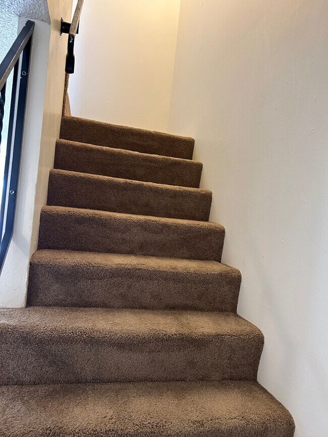 Building Photo - (749) Jackson Square - 2 Bedroom / 1.5 Bathroom Townhome – Albany