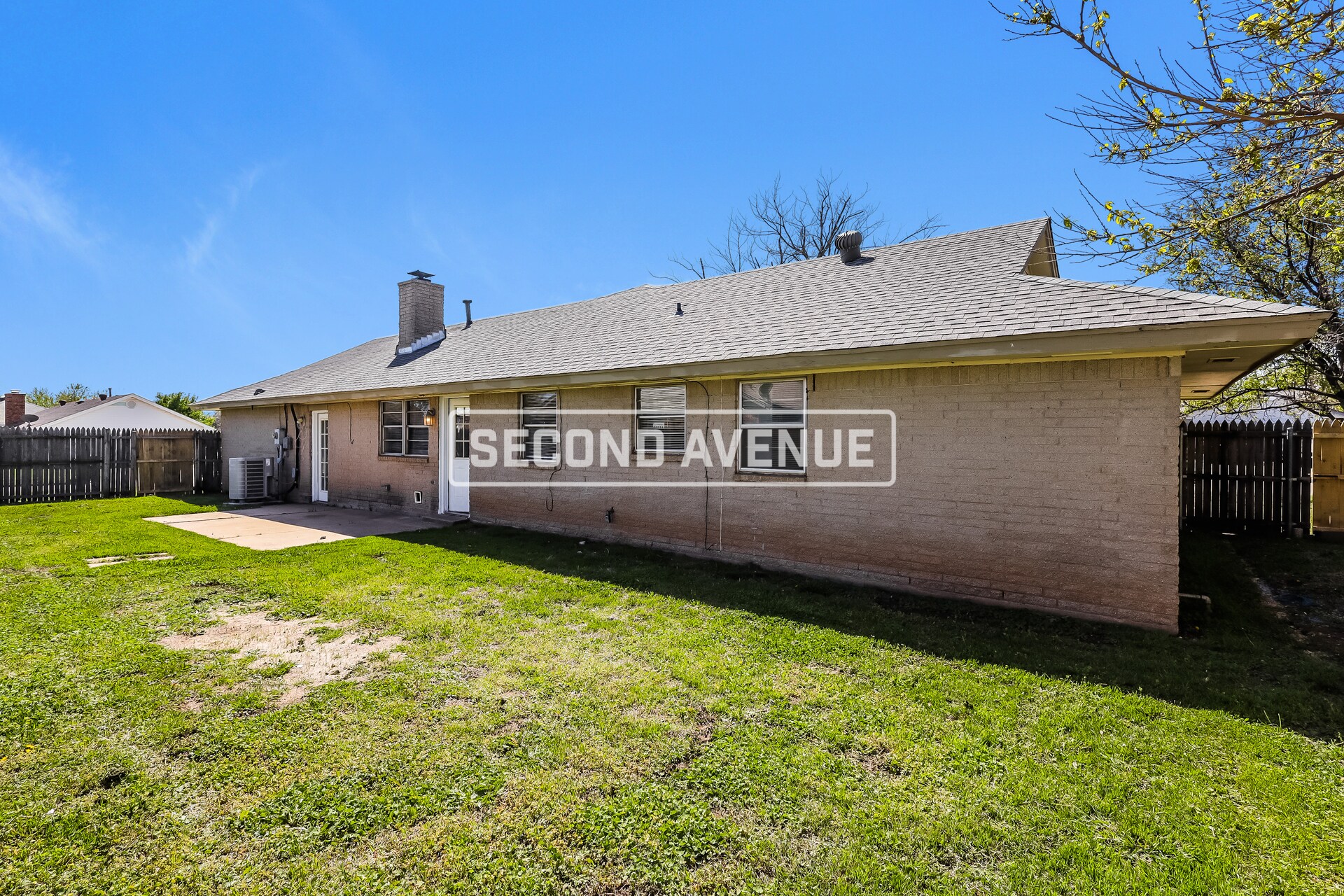 Building Photo - 2412 Crystal Dr