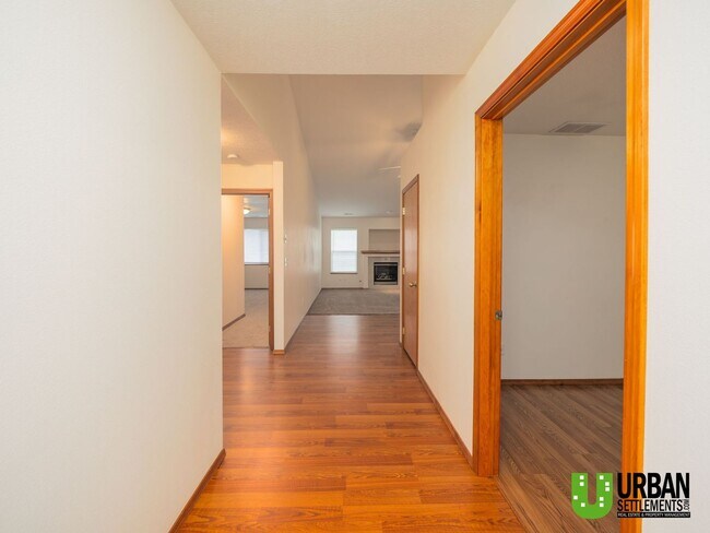 Building Photo - Spacious 2 Bed, 2 Bath Duplex with Large Fenced Yard in Spokane Valley