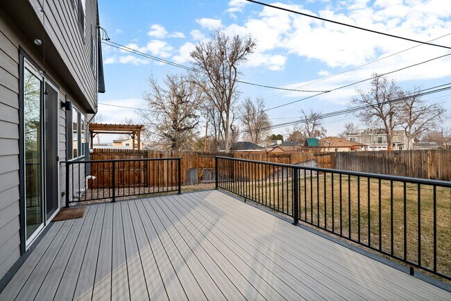 Building Photo - 5230 Stuart St