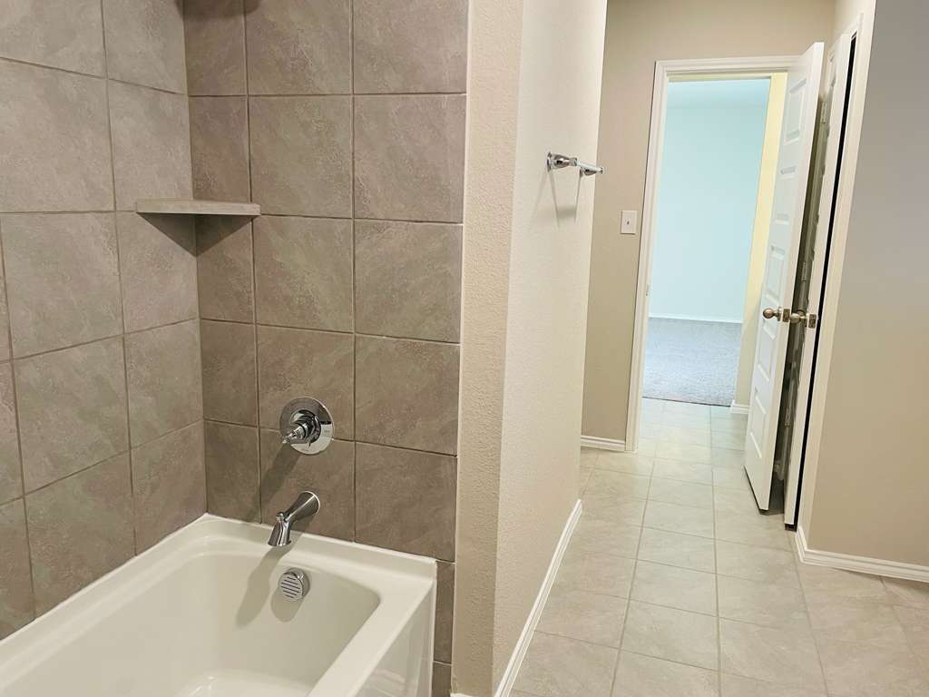 Building Photo - 10032 Adams Ln