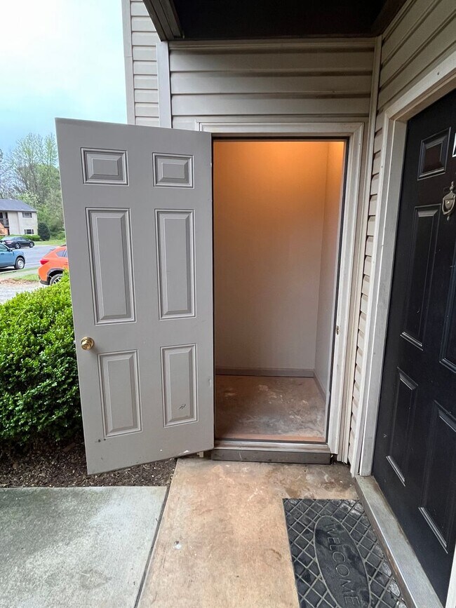 Building Photo - 5005 Chancellor Square