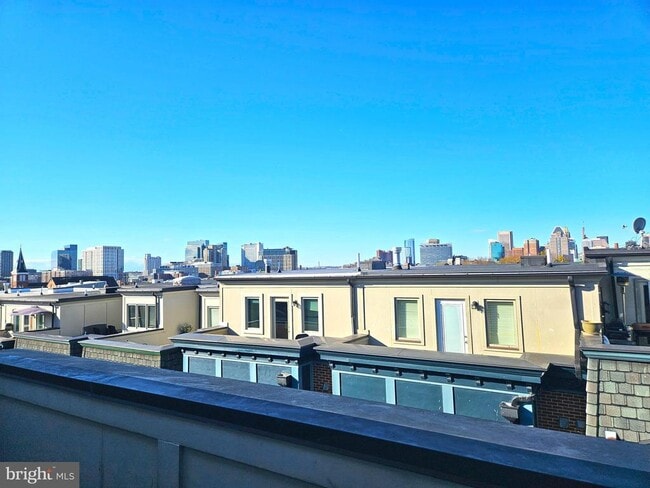 Building Photo - 12 S Regester St