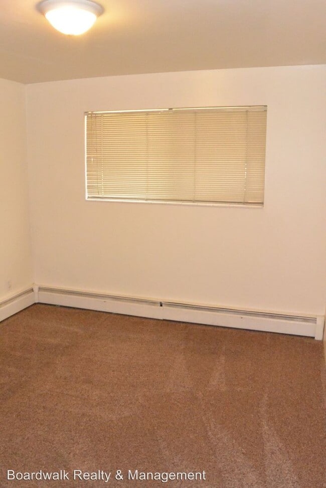 Building Photo - 675 E 5th Ave