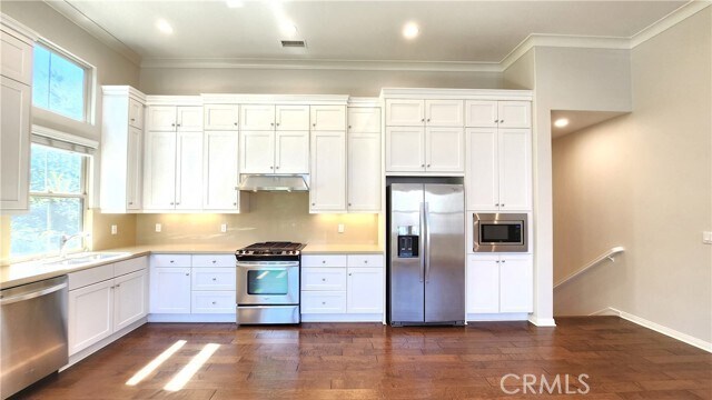 Building Photo - 22 Ovation