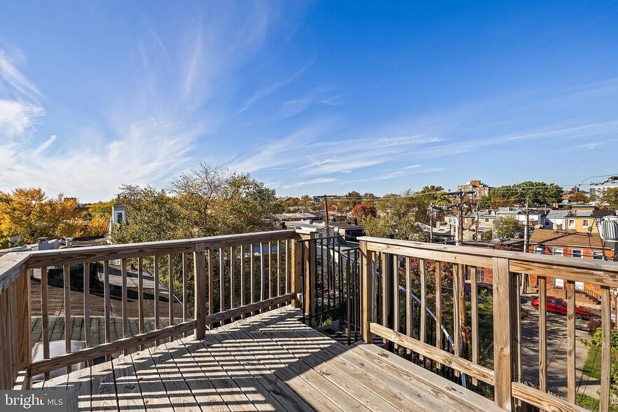 Building Photo - 926 W Pratt St