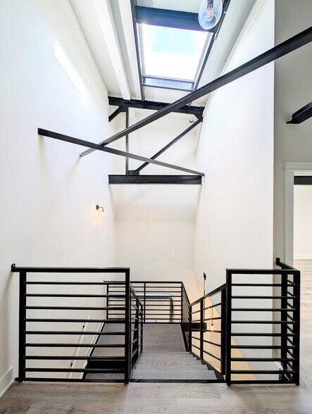 Building Photo - 1453 Maple Ave