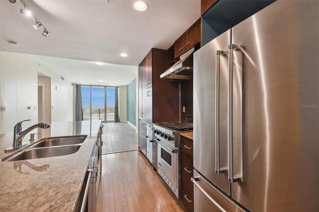 Building Photo - 1208 E Kennedy Blvd