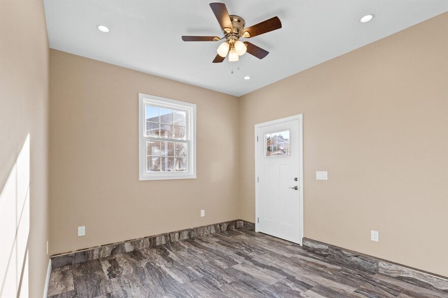 Building Photo - 6 Latchkey