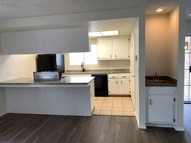 Building Photo - 4401 Parkwood Ct