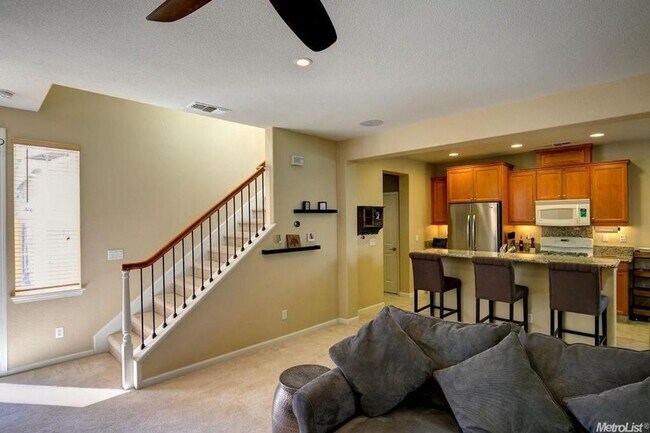 Building Photo - Stunning Home in Mountain House 2 Junior Primary bedrooms w/ own Private Bath!