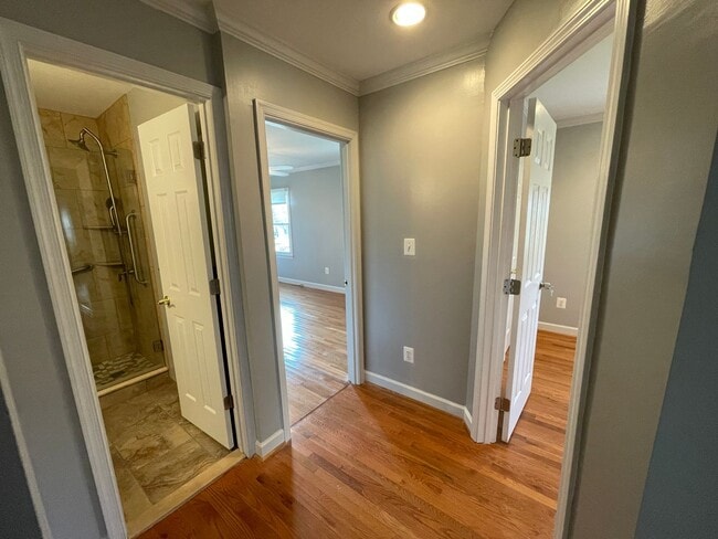 Building Photo - Cheerful 3 Bedroom 2 Bathroom With Office And Spacious Fenced Yard In Beautiful Pimmit Hills