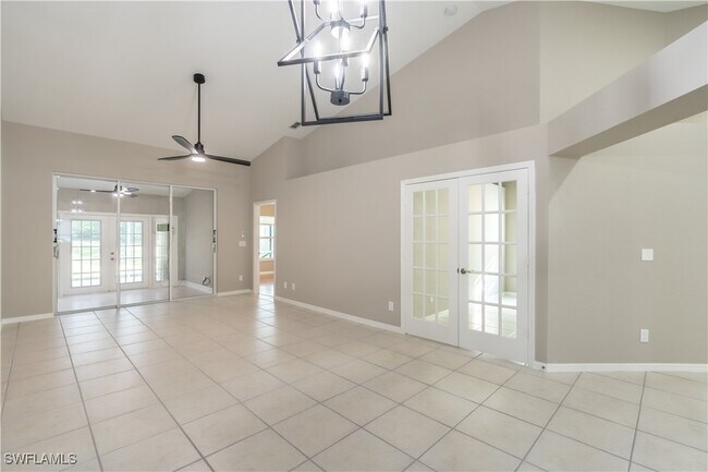 Building Photo - 1704 Royal Cir