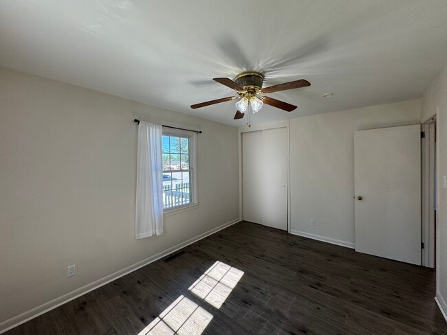 Building Photo - 20 Lenora Dr