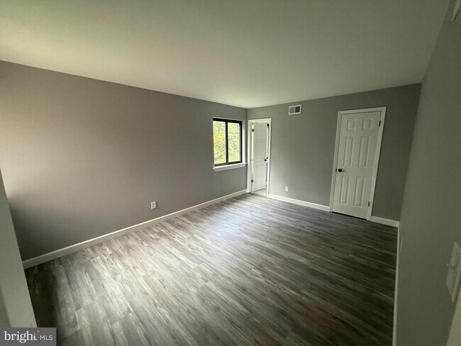 Building Photo - 6029-4 Majors Ln