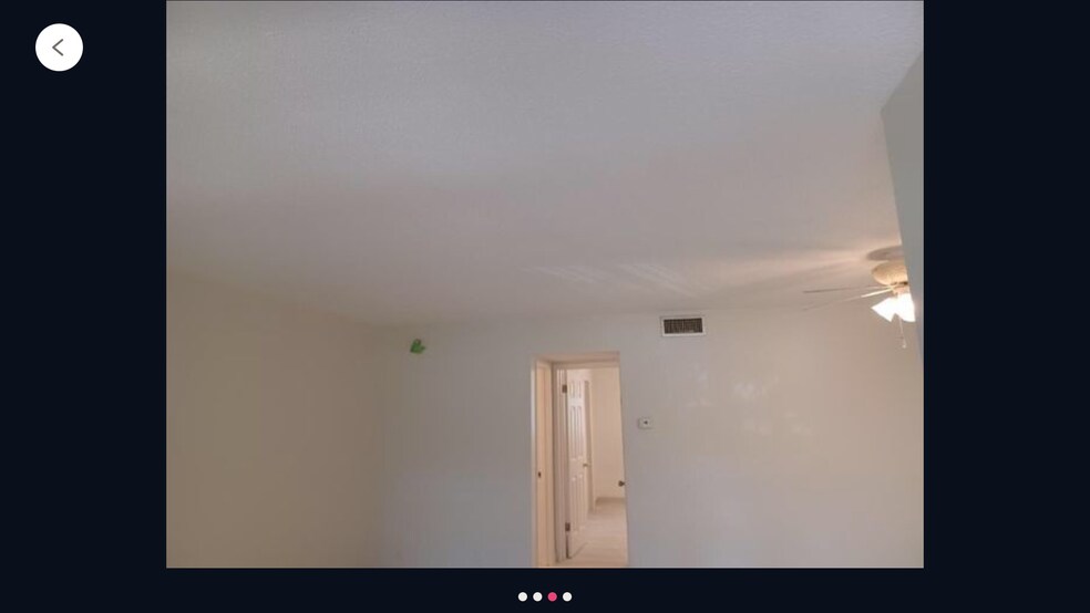 Building Photo - 501 Blue Heron Dr