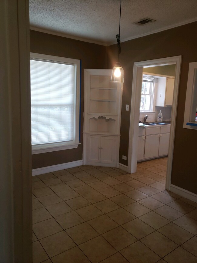 Building Photo - Sanger Heights