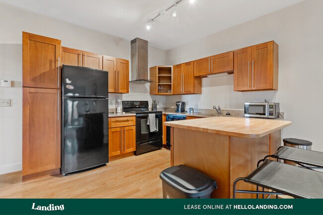 Building Photo - 316 King St