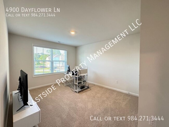 Building Photo - 4900 Dayflower Ln