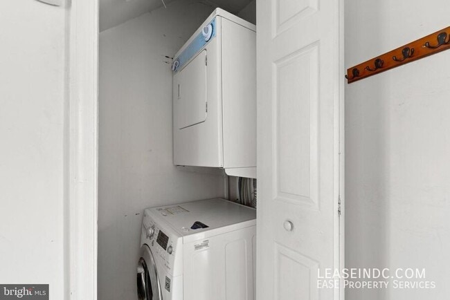 Building Photo - 203 R St NW