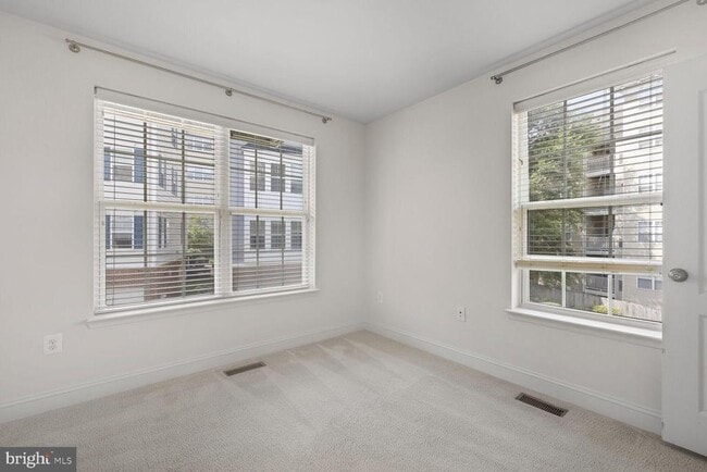 Building Photo - 306 Park Ave