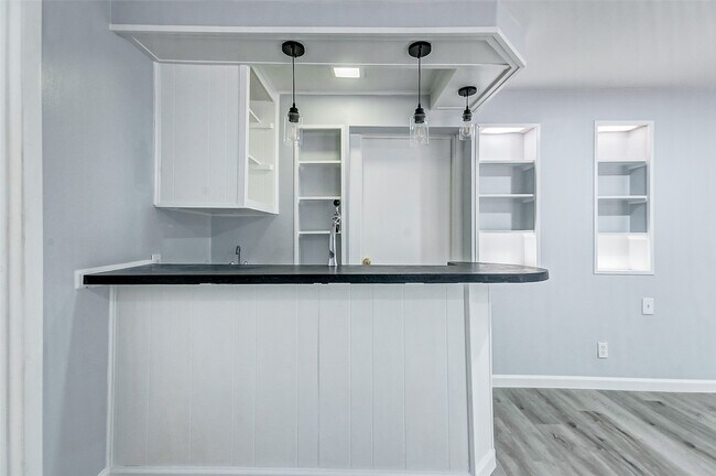 Building Photo - 5122 W Bellfort Ave