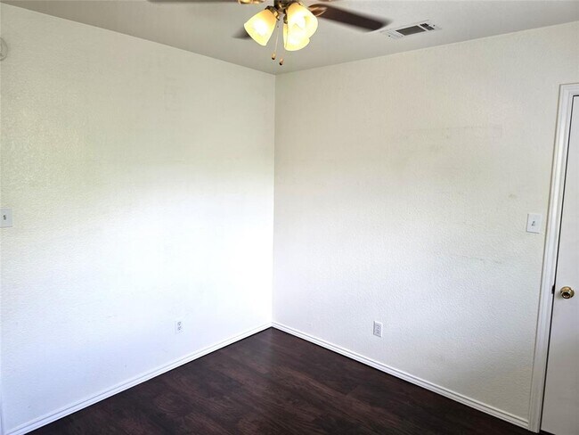 Building Photo - 1600 Hollow Tree Blvd