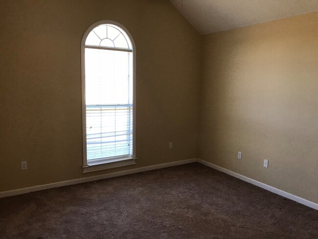 Building Photo - 495 Alexa Dr