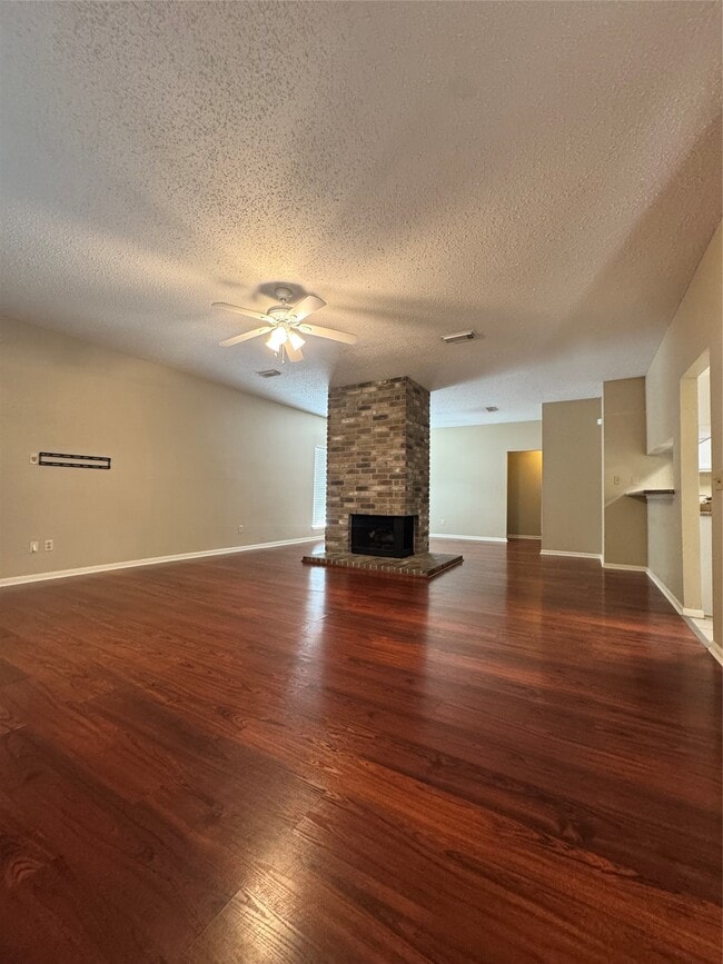 Building Photo - 11 Cottage Grove Pl