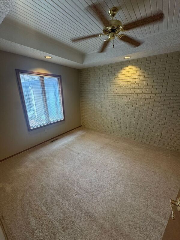 Building Photo - 510 E Elm St