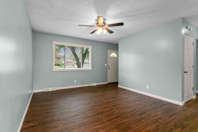 Building Photo - 507 NE Corder St