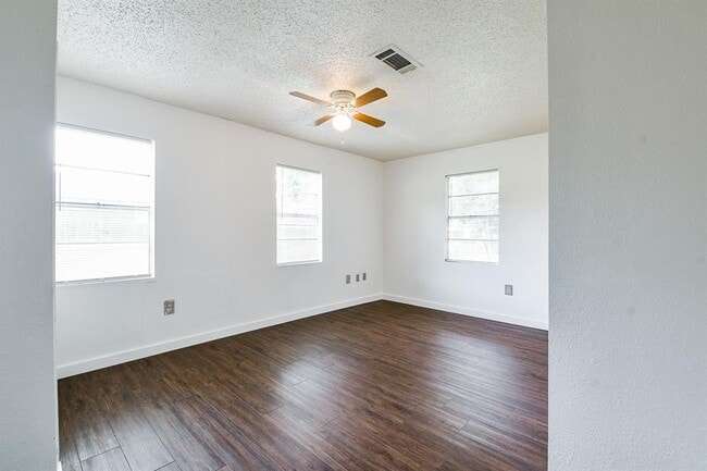 Building Photo - 24204 Linda Ln