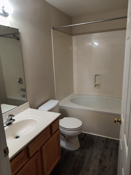 Building Photo - 2900 Trailwood Pines Ln
