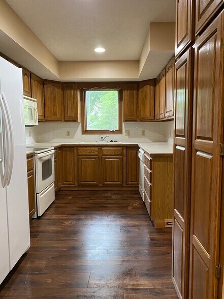 Kitchen - 3133 Wildbriar Ln
