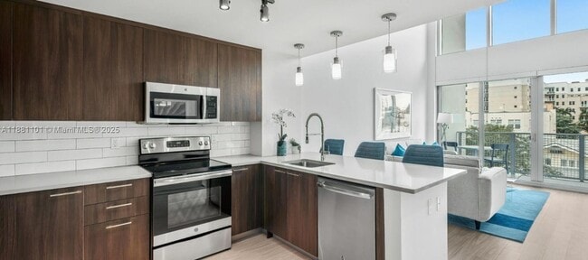 Building Photo - 591 Evernia St