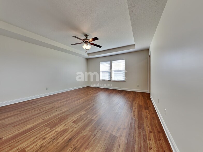 Building Photo - 3308 Roundabout Dr