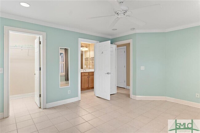 Building Photo - 301 W Taylor St