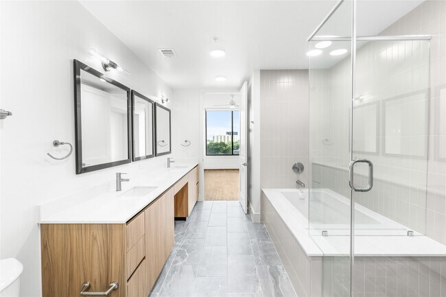 Building Photo - 2311 Westheimer Rd