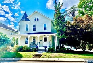Building Photo - 55 Sheridan Ave