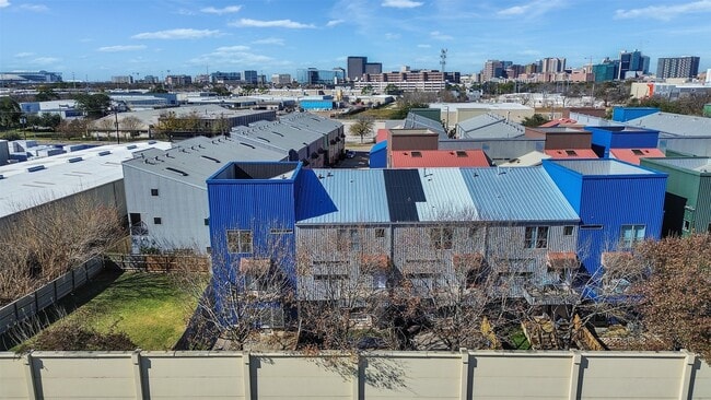 Building Photo - 6935 Yellowstone Way Dr