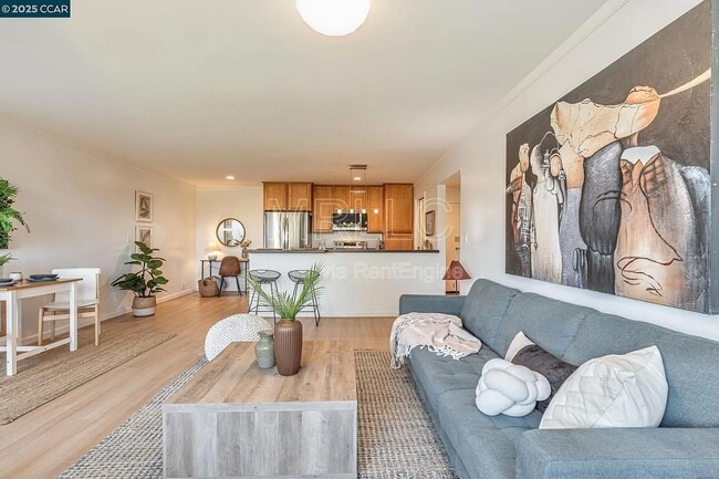 Building Photo - 233 Orange St