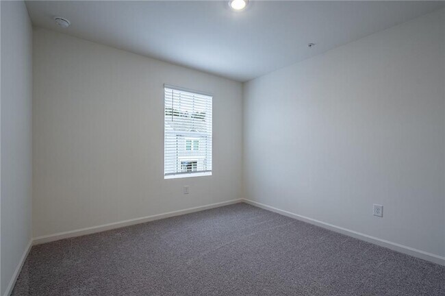 Building Photo - 2010 Ayla Dr