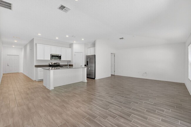 Building Photo - Available Now! Well-Maintained 3BR/2BA in Great Neighborhood