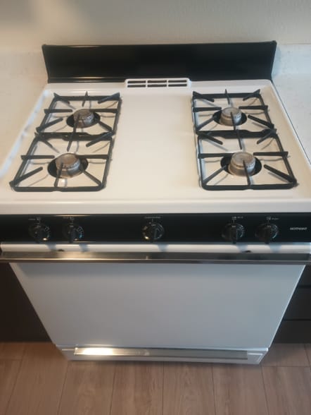 Building Photo - 9415 California Ave