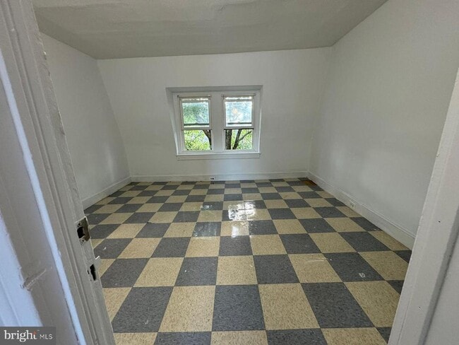Building Photo - 307 McKnight St