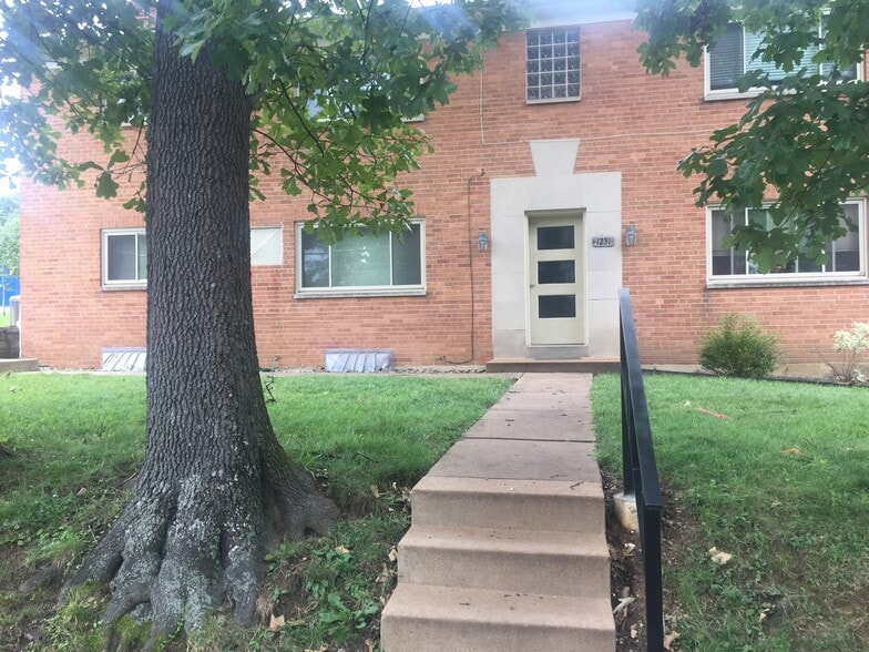 Building Photo - 1231 Elm Dr