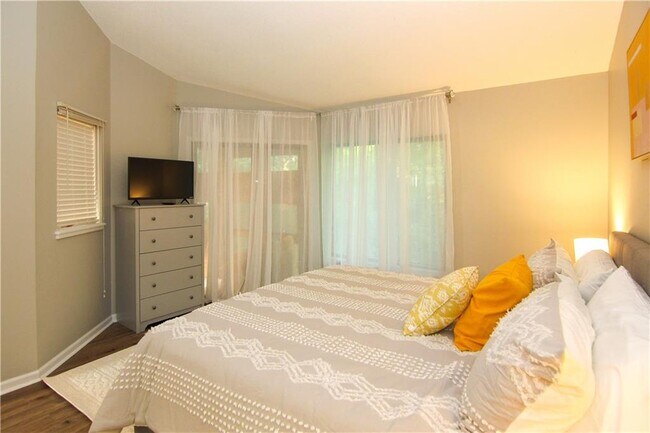 Building Photo - 875 Wimbledon Dr