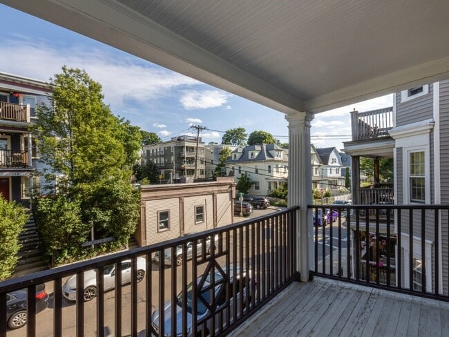 Building Photo - 92 King St