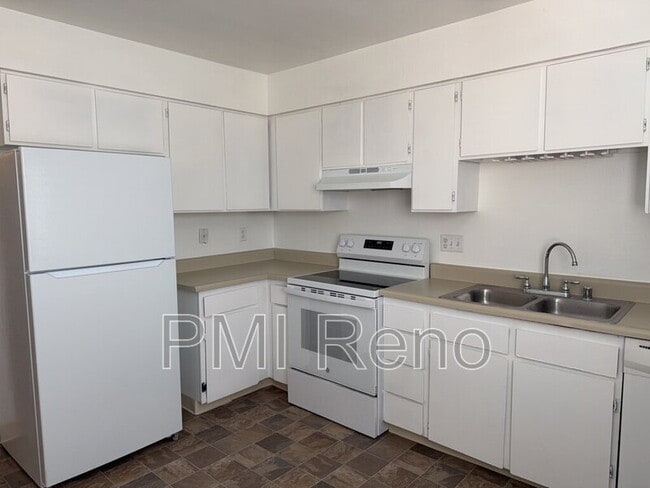 Building Photo - 1424 E 9th St