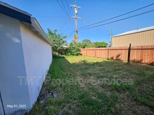 Building Photo - 1830 Nightingale Ave